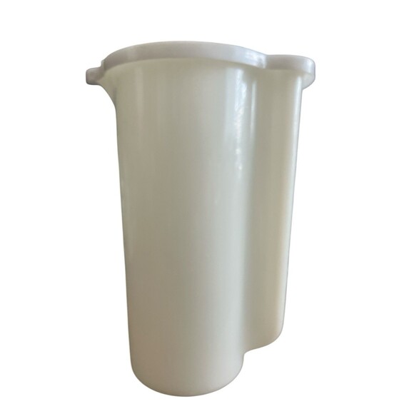 Vintage Tupperware 2 Quart Drink Pitcher With Lid - Picture 3 of 7